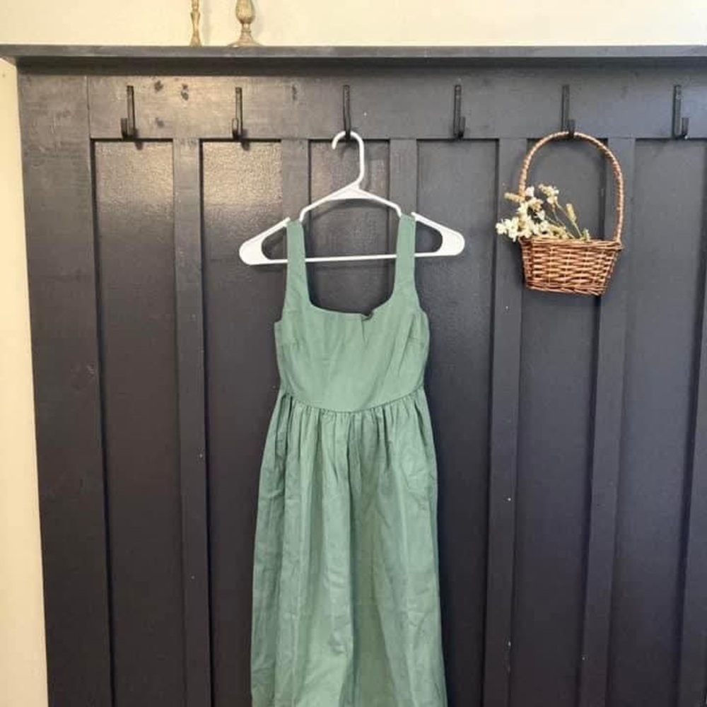 Elegant Green Midi Dress